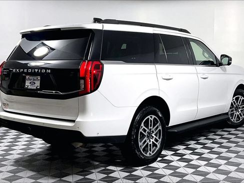 Used 2025 Ford Expedition Active AWD/4WD image 12