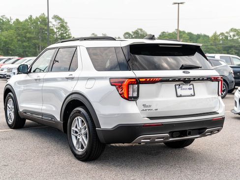 Certified 2026 Ford Explorer Active w/ Active Comfort Package RWD image 5