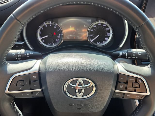 Used 2024 Toyota Highlander XLE FWD image 20