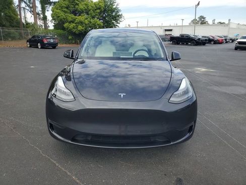 Used 2024 Tesla Model Y 2WD image 2