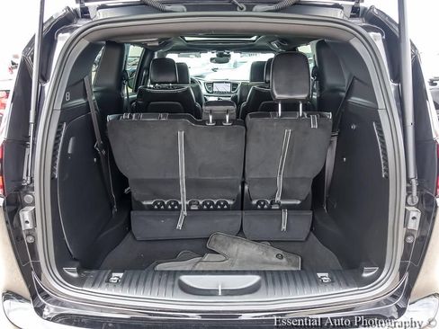 Used 2026 Chrysler Pacifica Limited FWD image 25