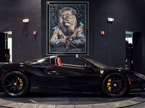 Used 2023 Ferrari F8 Tributo RWD image 8