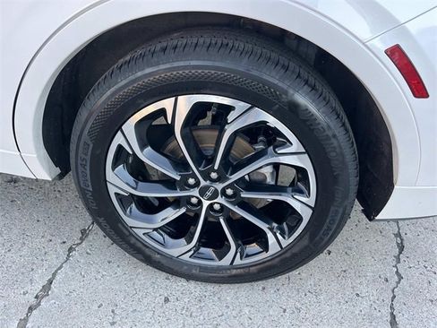 Used 2024 Lincoln Nautilus Reserve image 11