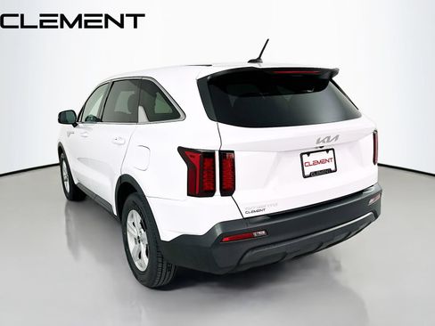 Used 2023 Kia Sorento LX FWD image 10