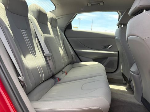 Used 2023 Hyundai Elantra SEL w/ Preferred Accessory Package FWD image 31