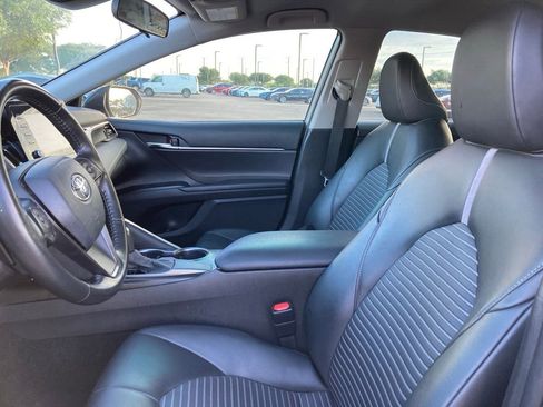 Used 2021 Toyota Camry SE image 9