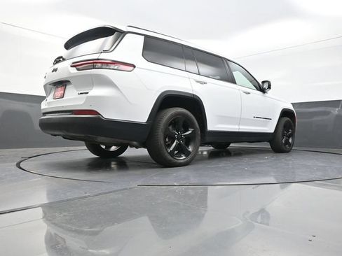 Used 2025 Jeep Grand Cherokee L Limited w/ Black Appearance Package AWD/4WD image 37