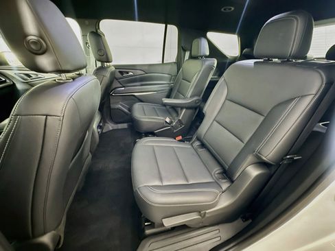 Used 2025 Chevrolet Traverse LT FWD image 28