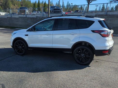 Used 2017 Ford Escape SE w/ SE Sport Appearance Package image 4