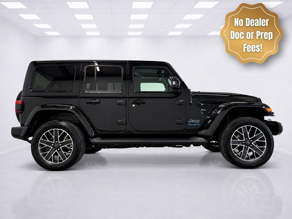 Used 2023 Jeep Wrangler Unlimited Sahara AWD/4WD image 2