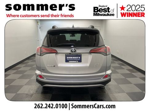 Used 2017 Toyota RAV4 XLE AWD/4WD image 4