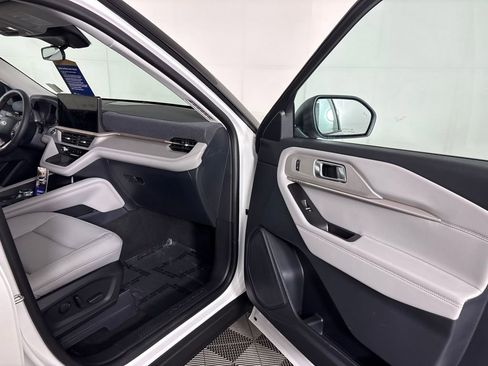 Certified 2025 Ford Explorer Active w/ Active Comfort Package image 39