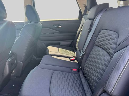 Used 2022 Nissan Pathfinder S AWD/4WD image 11