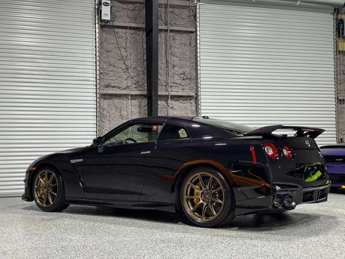 Used 2024 Nissan GT-R w/ Floor Mat Package AWD/4WD image 5