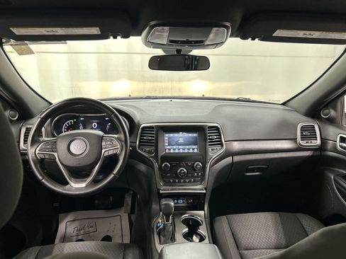 Used 2018 Jeep Grand Cherokee Laredo AWD/4WD image 18