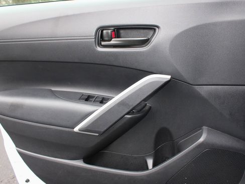 Used 2024 Toyota Corolla Cross LE image 14