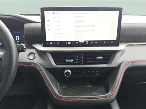 Certified 2025 Ford Explorer ST-Line w/ ST-Line Street Pack image 21