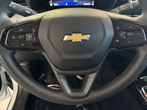 Used 2025 Chevrolet Trax LT image 28