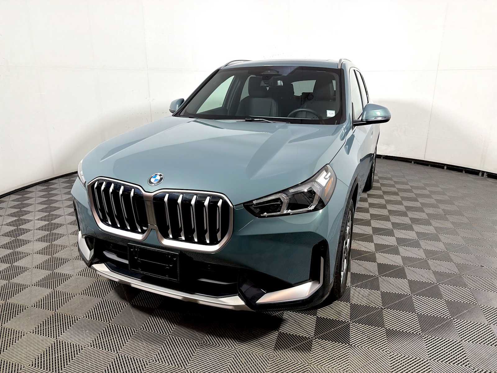 Used 2026 BMW X1 xDrive28i w/ Convenience Package AWD/4WD image 3