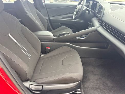 Certified 2025 Hyundai Elantra Sport FWD image 13