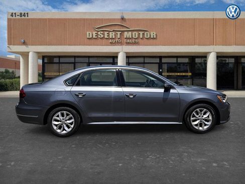 Used 2018 Volkswagen Passat 2.0T S w/ Driver Assistance Package FWD image 4