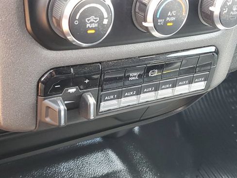 Used 2021 RAM 3500 Tradesman w/ Chrome Appearance Group AWD/4WD image 17
