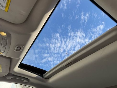 Used 2019 Nissan Pathfinder SL image 14