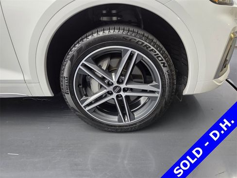 Used 2021 Audi Q5 e Premium Plus image 12