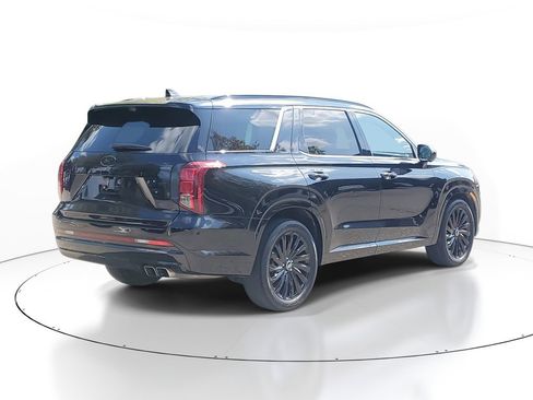 Used 2024 Hyundai Palisade Calligraphy image 4