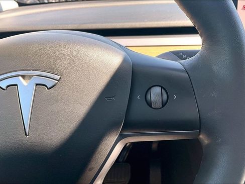Used 2022 Tesla Model Y Long Range AWD/4WD image 19