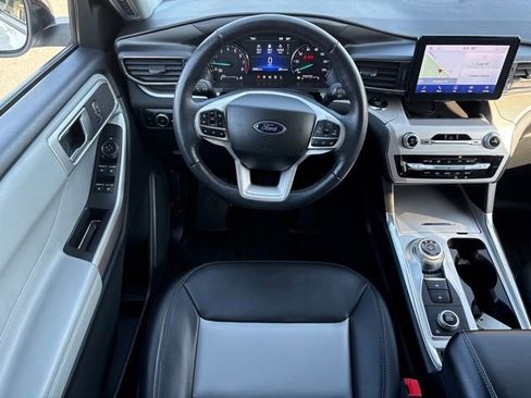 Used 2023 Ford Explorer XLT w/ Equipment Group 202A AWD/4WD image 13