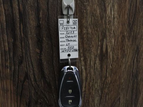 Used 2023 Chevrolet Traverse LT image 34