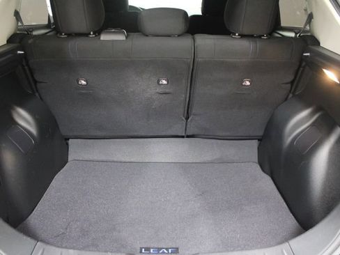 Used 2020 Nissan Leaf SV w/ SV Technology Package image 13