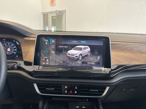 Used 2025 Volkswagen Atlas SE w/ Panoramic Sunroof Package image 23