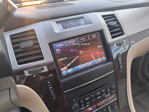 Used 2014 Cadillac Escalade ESV Luxury image 42