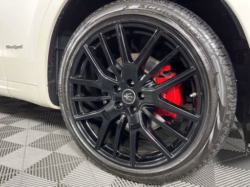 Used 2021 Maserati Levante GranSport image 14