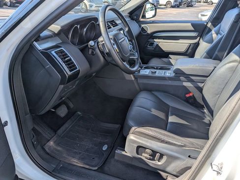 Used 2020 Land Rover Discovery Landmark AWD/4WD image 8