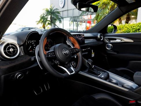 New 2025 Alfa Romeo Tonale Intensa image 21