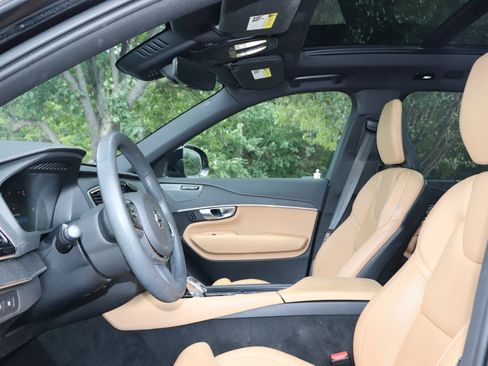 Used 2023 Volvo XC90 T8 Ultimate image 11