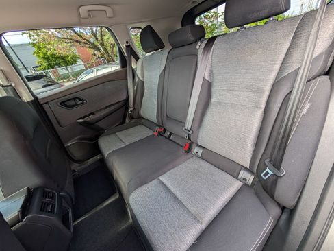 Used 2022 Nissan Rogue S FWD image 18