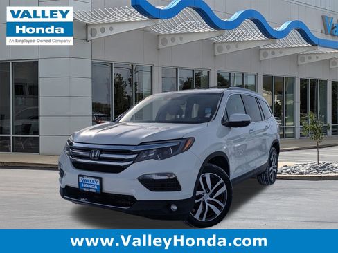Used 2017 Honda Pilot Touring image 1
