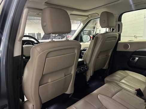 Used 2020 Land Rover Discovery Landmark AWD/4WD image 13