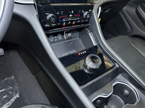 New 2025 Jeep Grand Cherokee Laredo image 29