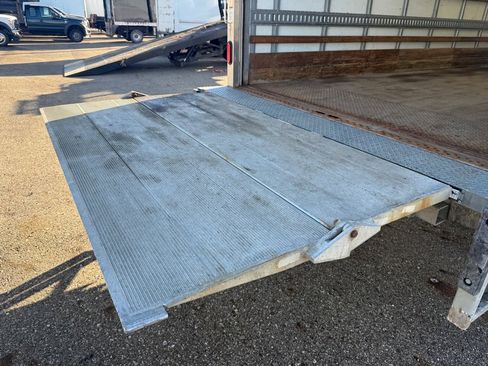 Used 2020 Isuzu NPR image 11