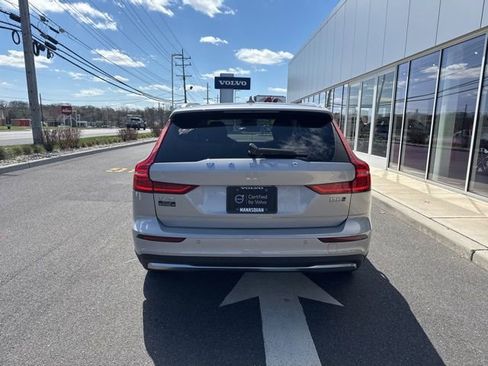 Certified 2025 Volvo V60 B5 Cross Country Plus AWD/4WD image 4