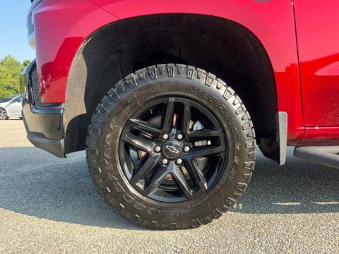 Used 2022 Chevrolet Silverado 1500 LT Trail Boss w/ Convenience Package II image 9