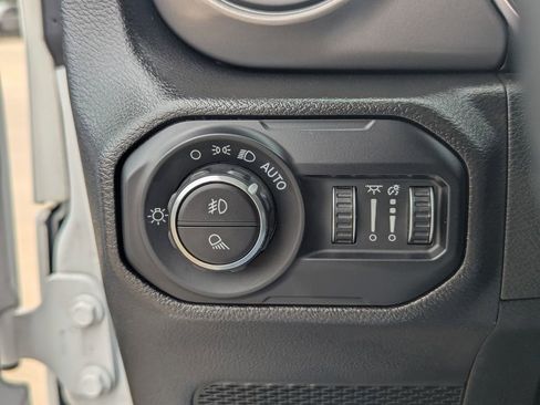Used 2022 Jeep Gladiator Sport AWD/4WD image 12