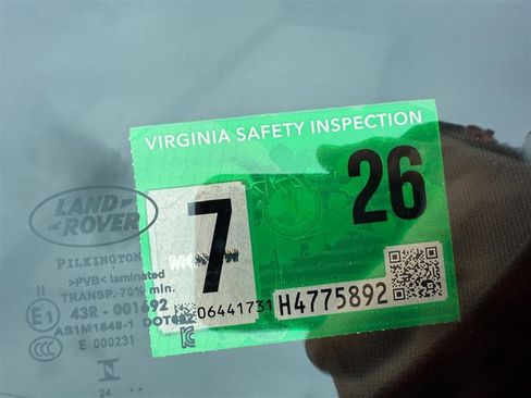 Used 2018 Land Rover Range Rover Velar R-Dynamic SE image 41