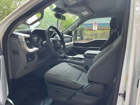 Used 2023 Ford F250 XLT w/ FX4 Off-Road Package AWD/4WD image 12