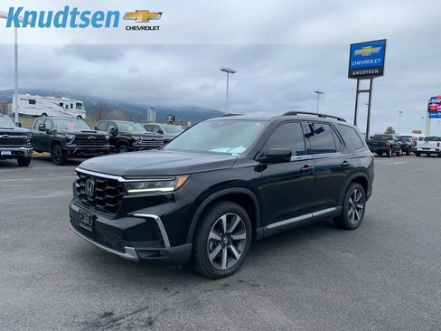 Used 2025 Honda Pilot Touring image 3